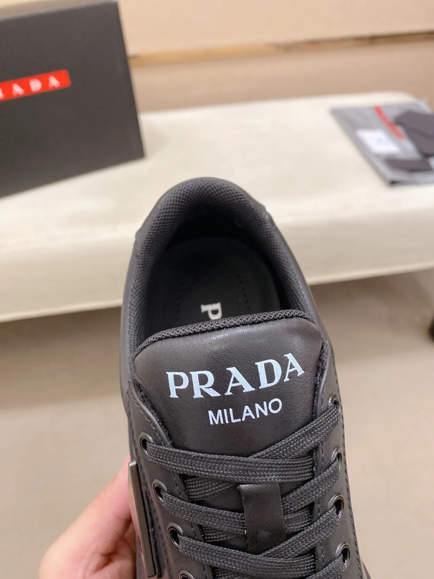 Factory price 600💰 ✔️✔️✔️High version High-quality new PRADA counters are on the market at the same time. The new men's shoes and 😘fabrics are selected from first-layer cowhide and are made by pure handicrafts. Lining: Full cowhide lining. 👍🏿 High-end ☄️ air-cushion molded anti-slip rubber outsole, exquisite lines, simple and elegant, comfortable and high-end for leisure travel. Code number: 38 to 45